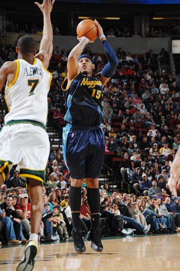 而且在防守 而且在防守