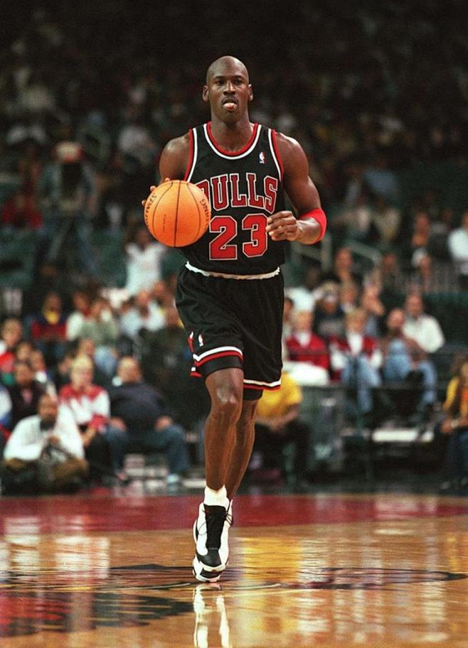 通过观察他